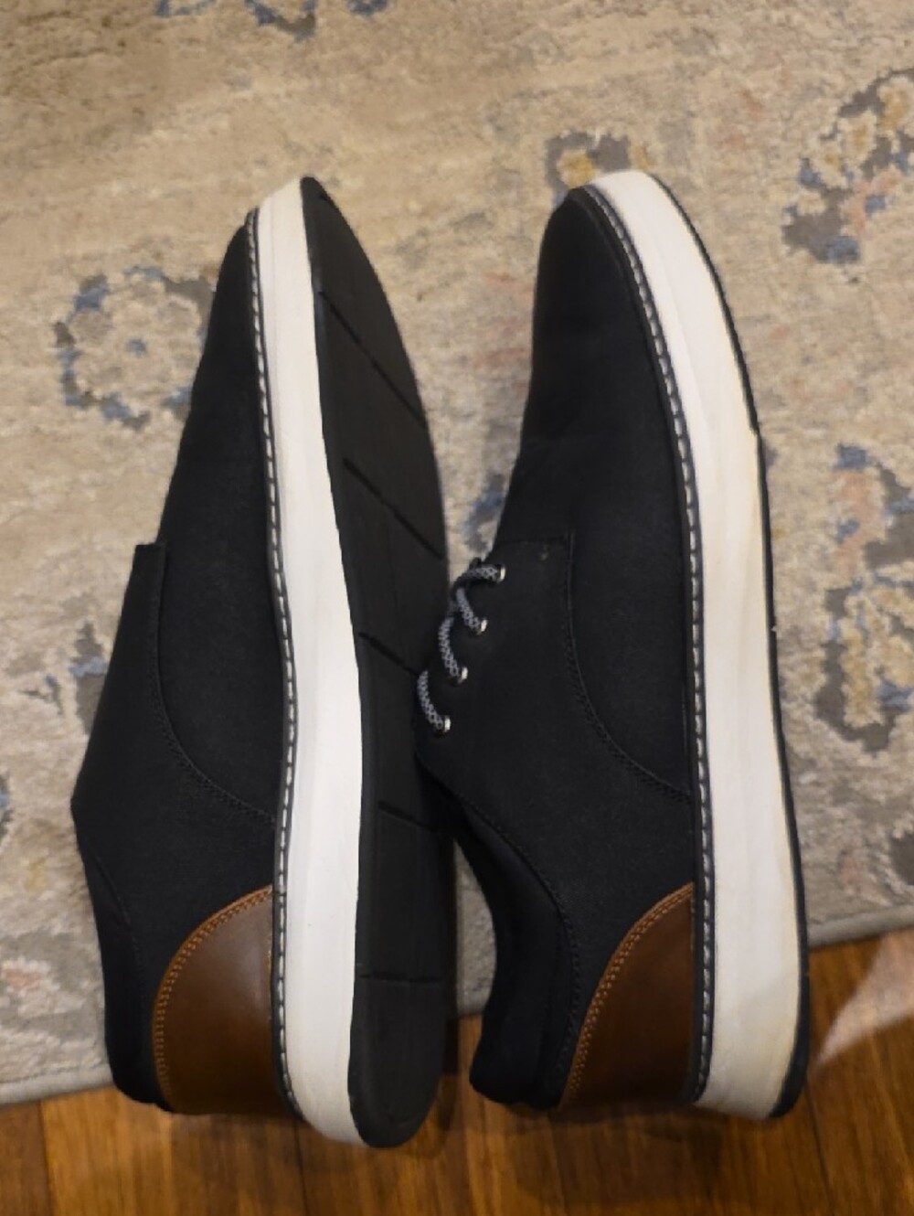 Men's Black Low-Profile Canvas Shoes - Picture 8 of 9